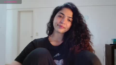 ariagal online show from April 28, 2026, 4:01 pm