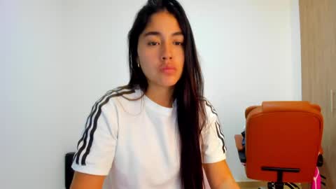 Snapshot of ariamontgomeryyy chatting on April 15, 2026, 4:19 am Aria Montgomery online show from April 15, 2026, 4:19 am