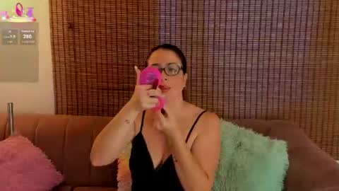 Snapshot of ariana_cross_ chatting on July 19, 2026, 12:42 pm Ariana Cruz online show from July 19, 2026, 12:42 pm