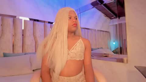 ariana_grande233 online show from February 13, 2026, 11:50 am