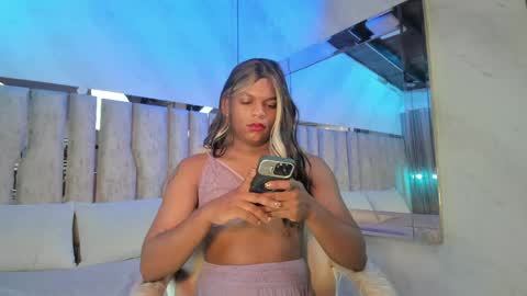 ariana_grande233 online show from May 28, 2026, 11:40 am