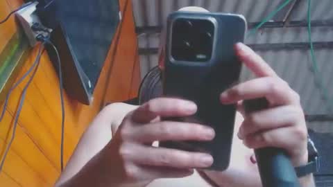 Snapshot of arianathomson chatting on November 3, 2025, 7:37 pm ARIANA online show from November 3, 2025, 7:37 pm