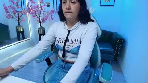 arianna_sweeet online show from September 28, 2025, 3:12 am