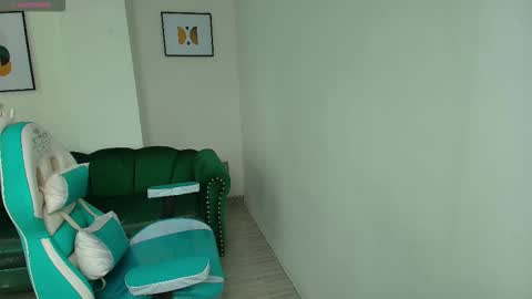 arianna_sweeet online show from October 7, 2025, 3:25 am