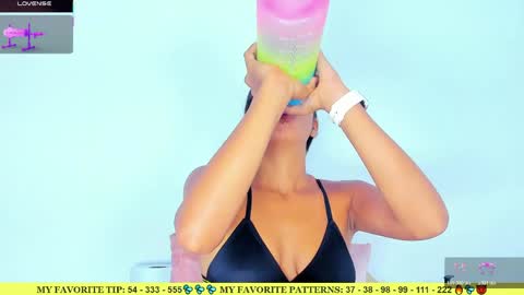 Snapshot of ariannalewis1 chatting on April 21, 2026, 1:42 am Arianna online show from April 21, 2026, 1:42 am