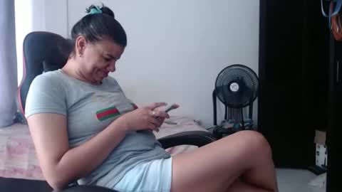 ariannaloovel online show from May 13, 2026, 6:05 pm