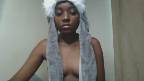 Tight pussy online show from April 26, 2026, 9:18 am