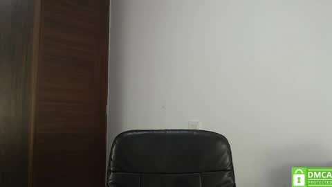 Snapshot of aribunnie chatting on June 9, 2026, 6:03 am Ari Bunnie online show from June 9, 2026, 6:03 am