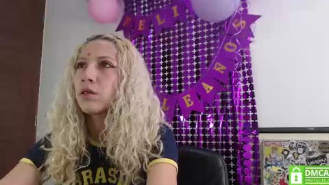 Snapshot of aribunnie chatting on July 1, 2026, 1:02 pm Ari Bunnie online show from July 1, 2026, 1:02 pm