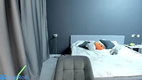 Ariel online show from November 5, 2025, 7:25 pm