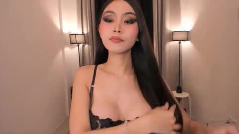 Snapshot of ariellaarida69 chatting on April 21, 2026, 12:23 am MIRA GREYSON online show from April 21, 2026, 12:23 am