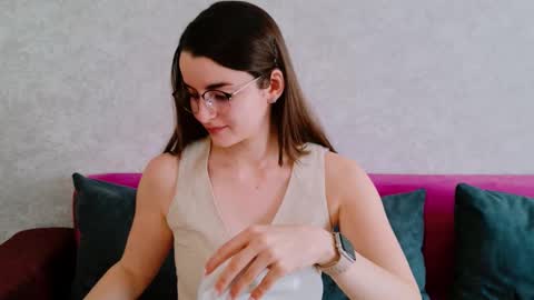 arielstonks_lovee online show from December 4, 2025, 6:23 am