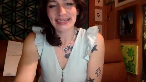 Snapshot of arielwyld chatting on January 5, 2025, 11:22 pm ariel colin when hes here online show from January 5, 2025, 11:22 pm