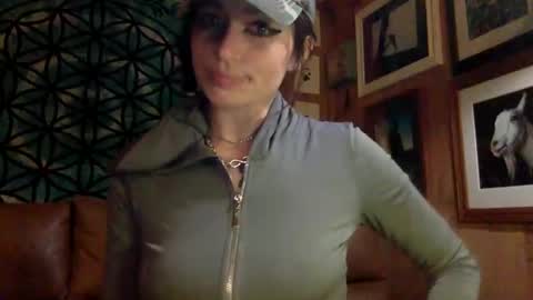 Snapshot of arielwyld chatting on March 10, 2025, 1:56 am ariel colin when hes here online show from March 10, 2025, 1:56 am