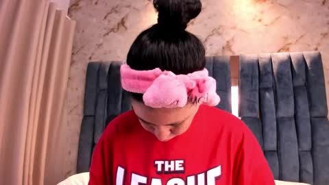 Ari Vega online show from November 9, 2025, 5:50 am