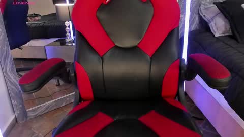 Ari Robert online show from October 31, 2025, 4:13 am