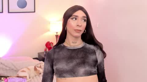 Snapshot of arivega chatting on November 24, 2025, 7:52 am Nice to meet you thumb up me please its important I LOOK MY BIO DOWN online show from November 24, 2025, 7:52 am