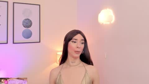 Snapshot of arivega chatting on November 25, 2025, 7:19 am Nice to meet you thumb up me please its important I LOOK MY BIO DOWN online show from November 25, 2025, 7:19 am