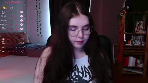 Snapshot of arizonaa_muse chatting on June 9, 2026, 7:42 am Astrid online show from June 9, 2026, 7:42 am