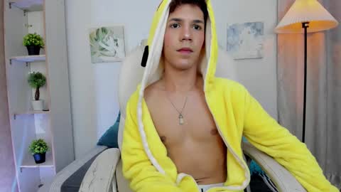 Snapshot of arlequiin_ chatting on February 4, 2026, 9:09 pm Arlequin online show from February 4, 2026, 9:09 pm