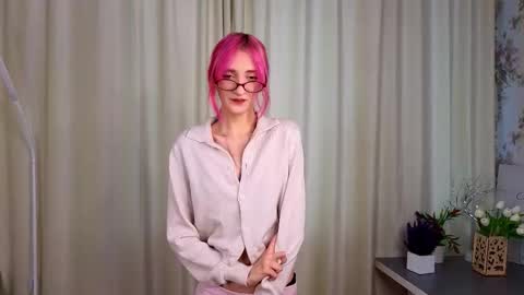 Kate online show from October 22, 2025, 3:29 am