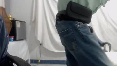 Snapshot of armaduradeacero chatting on February 9, 2025, 12:06 am armaduradeacero online show from February 9, 2025, 12:06 am