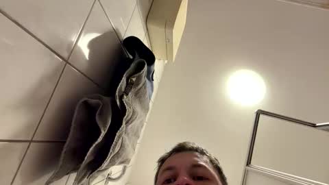 armyskater32 online show from April 8, 2026, 9:04 pm