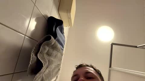 armyskater32 online show from April 18, 2026, 9:26 pm