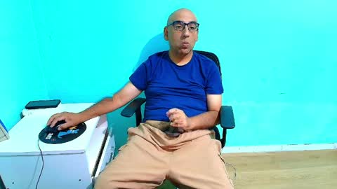 arnelux72 online show from April 3, 2026, 5:27 am