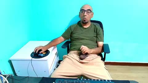Snapshot of arnelux72 chatting on June 3, 2026, 5:21 am arnelux72 online show from June 3, 2026, 5:21 am