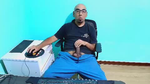 arnelux72 online show from July 13, 2026, 5:32 am
