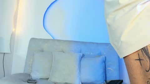 Snapshot of arohomlester_ chatting on June 1, 2026, 11:45 am ARON online show from June 1, 2026, 11:45 am