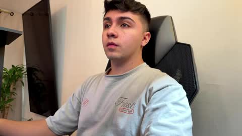 Snapshot of aron__cooper chatting on May 22, 2026, 2:22 pm aron__cooper online show from May 22, 2026, 2:22 pm