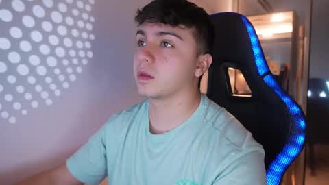 Snapshot of aron__cooper chatting on May 23, 2026, 2:28 am aron__cooper online show from May 23, 2026, 2:28 am