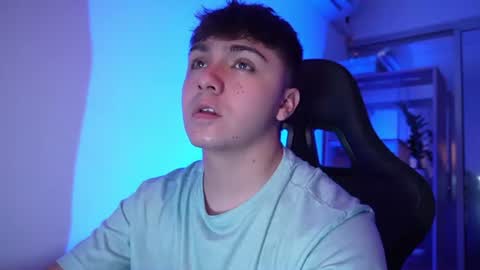 Snapshot of aron__cooper chatting on June 19, 2026, 12:48 am aron__cooper online show from June 19, 2026, 12:48 am