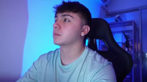 Snapshot of aron__cooper chatting on June 22, 2026, 1:40 am aron__cooper online show from June 22, 2026, 1:40 am