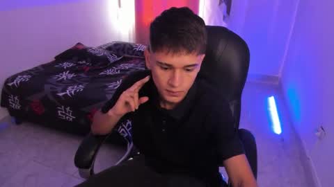 Aaron online show from December 2, 2025, 7:42 pm