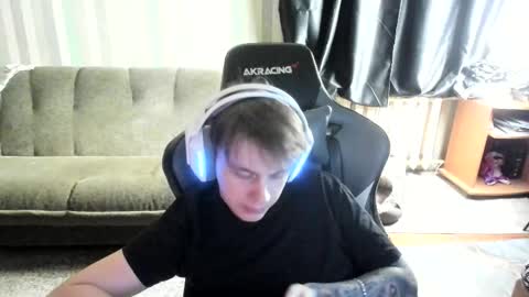 biggest penis  online show from December 15, 2025, 7:45 am