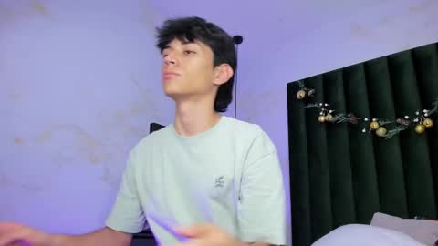 Aron online show from December 17, 2025, 1:33 am