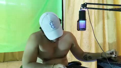 Snapshot of aronmiller404 chatting on July 13, 2026, 2:31 pm aronmiller online show from July 13, 2026, 2:31 pm