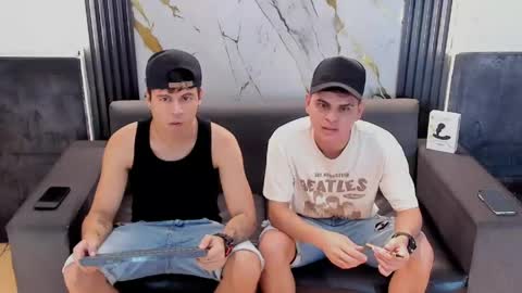 Aroon   online show from May 4, 2026, 3:57 am