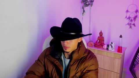 Snapshot of aroon_smith_ chatting on January 6, 2026, 1:37 pm Aron online show from January 6, 2026, 1:37 pm