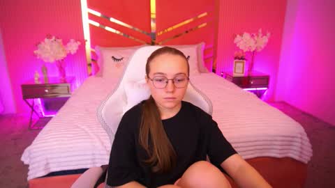 arrinawair online show from October 9, 2025, 7:50 am