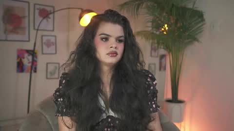 Chloe  online show from November 20, 2025, 5:23 pm