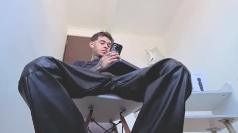   online show from September 20, 2025, 10:22 pm