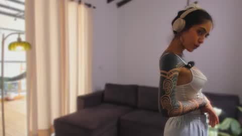 Linda  independent model artgeea online show from February 7, 2026, 6:44 pm