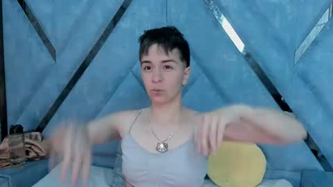 Snapshot of arthemisa_tayy chatting on August 1, 2026, 4:01 am Arthemisa online show from August 1, 2026, 4:01 am