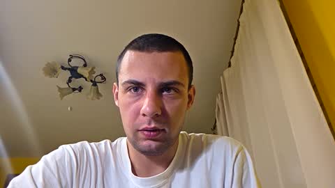 A online show from October 19, 2025, 1:39 am