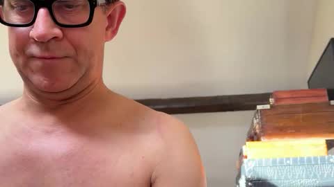 artisterotic online show from April 14, 2026, 8:31 am