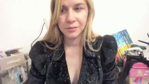 Snapshot of artsyandcraftsy_ chatting on October 21, 2025, 8:53 pm MIA online show from October 21, 2025, 8:53 pm